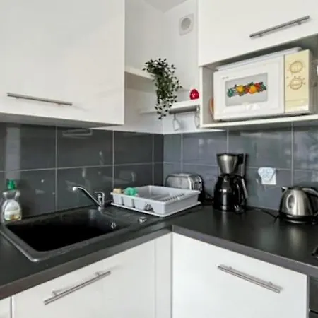 Studio Cabine Proche Plage La Madrague Apartment *